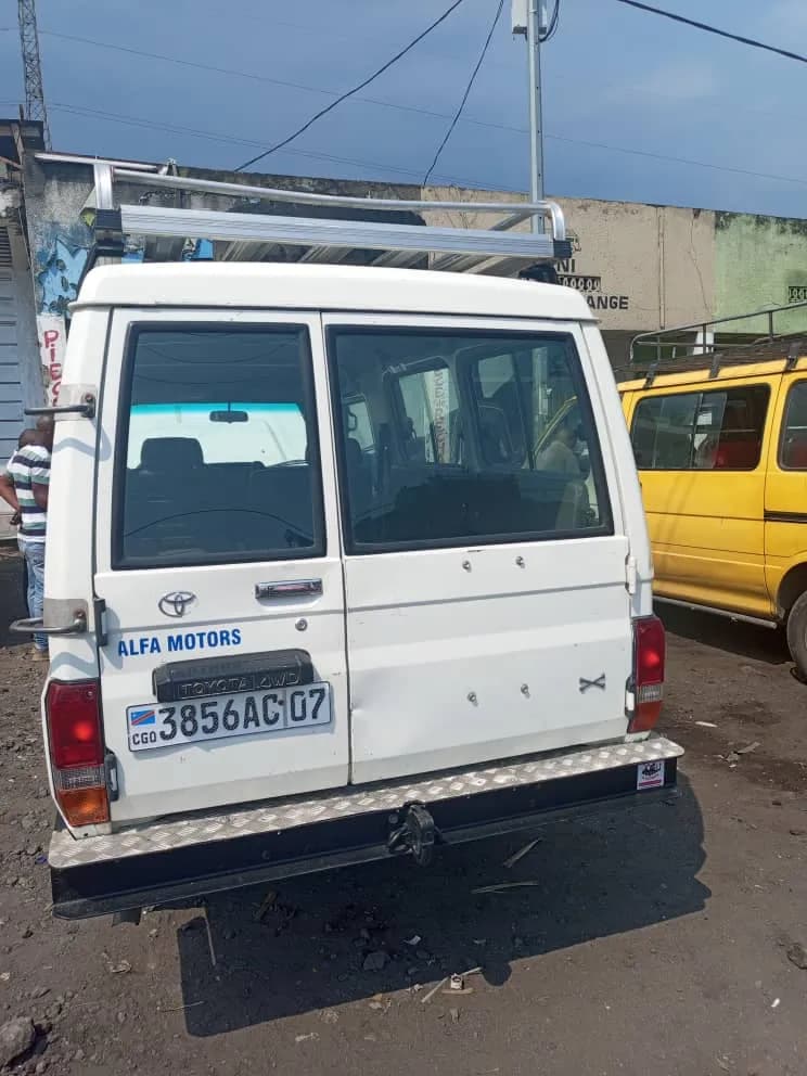 Toyota LAND CRUISER — photo 2