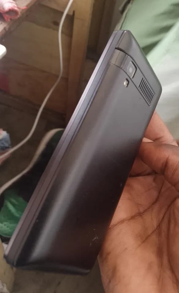 Téléphone (techno T528 — photo 2