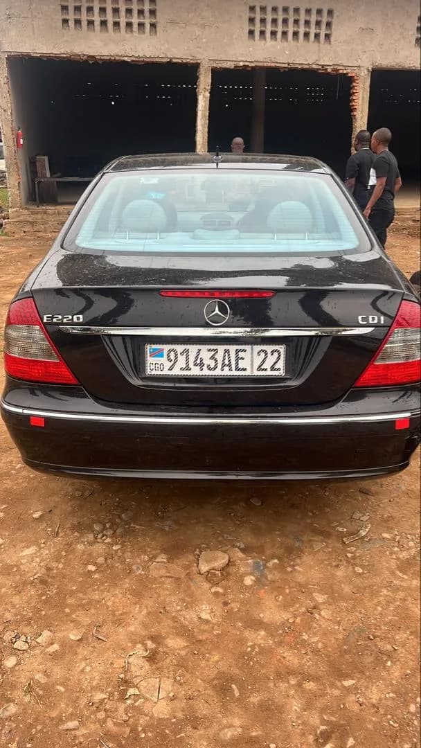 VOITURE — photo 5