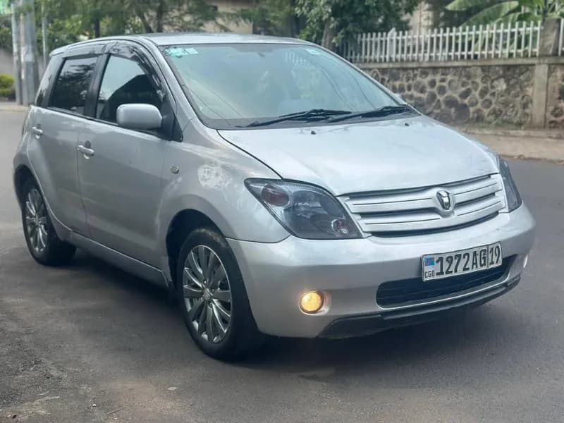 TOYOTA ist — photo 2
