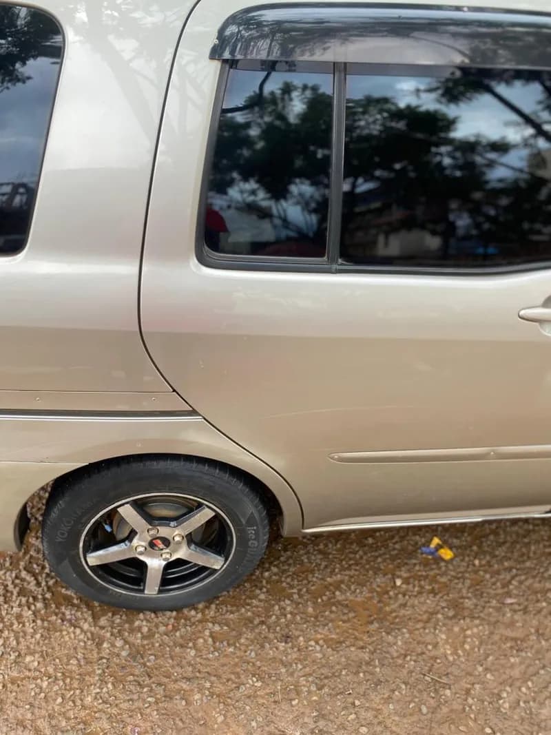 Toyota Raum — photo 4