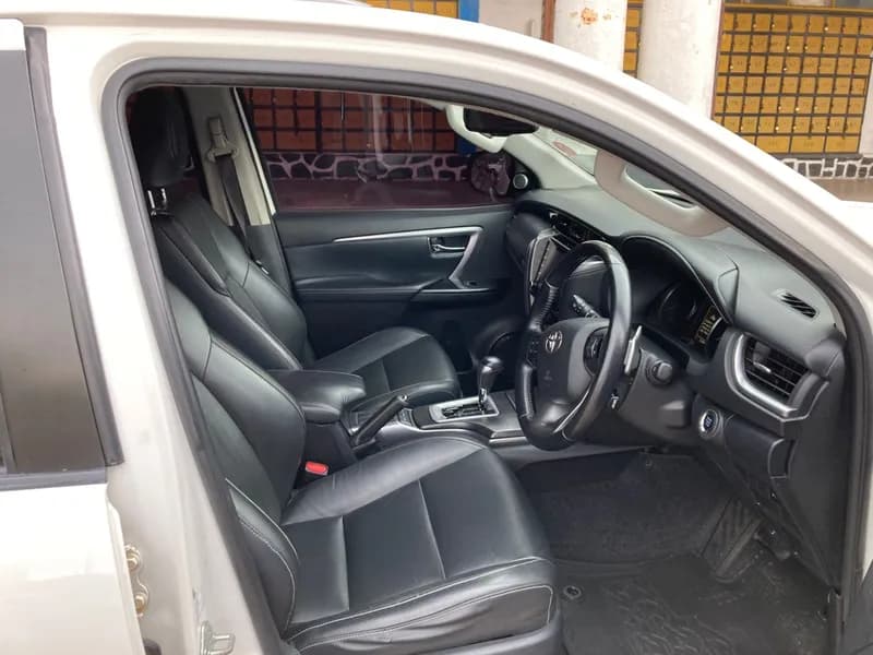 Toyota fortuner — photo 2