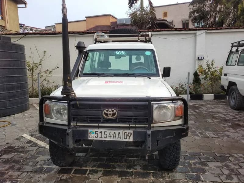Land cruiser TOYOTA — photo 3