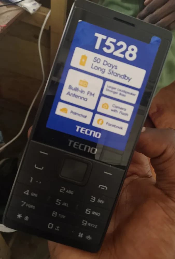 Téléphone (techno T528