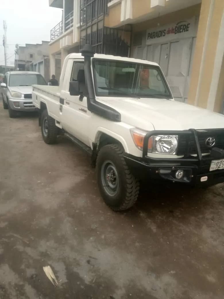 Land cruiser camionette