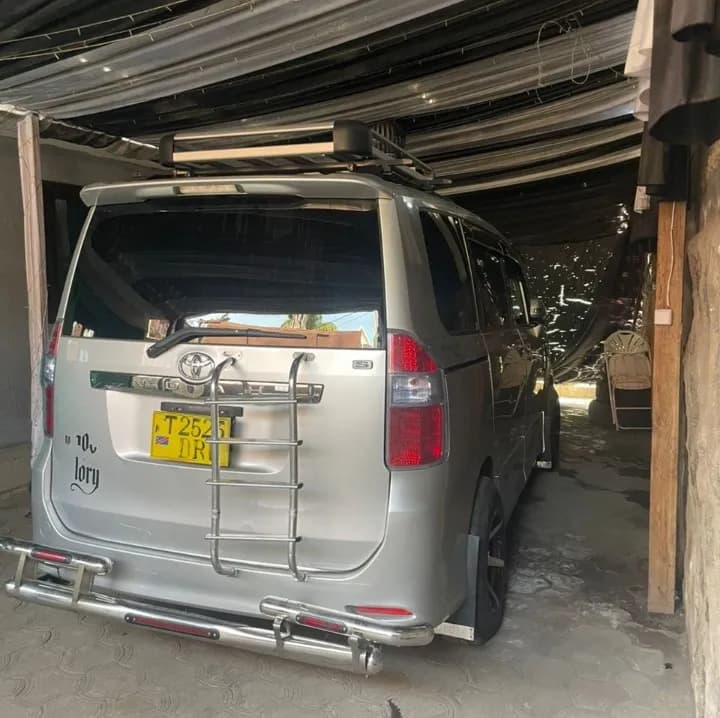 Toyota Noah 2014 location — photo 2